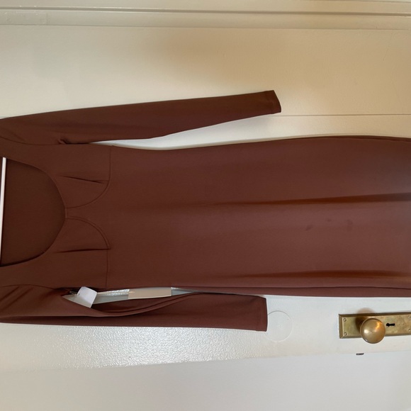 Brand new Gwen long sleeves fine ribbed midi dress in brown from Aritzia - Picture 4 of 5